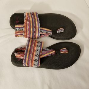 Sanuk yoga sandals